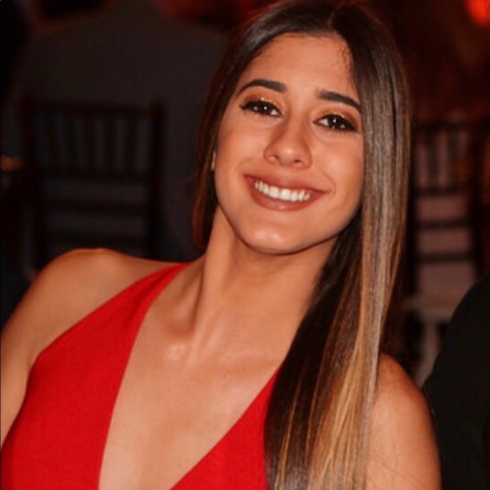 Meet your Posher, Alexia